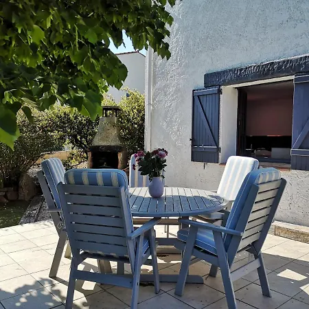 D'hotes Du Bijou Bleu Bed & Breakfast