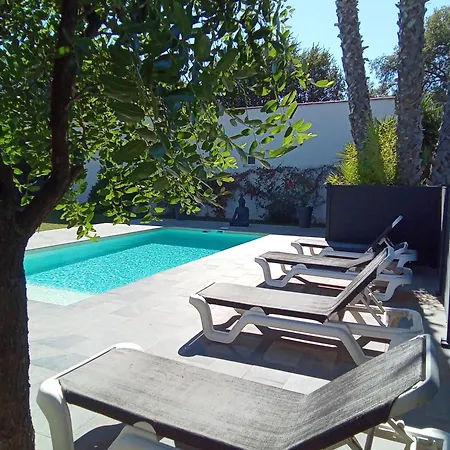 D'hotes Du Bijou Bleu Bed & Breakfast