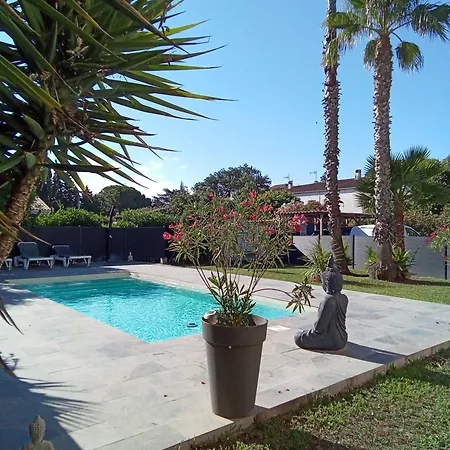 D'hotes Du Bijou Bleu Bed & Breakfast *