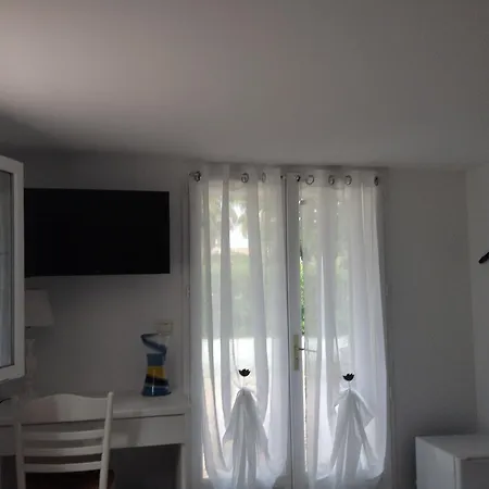 D'hotes Du Bijou Bleu Bed & Breakfast